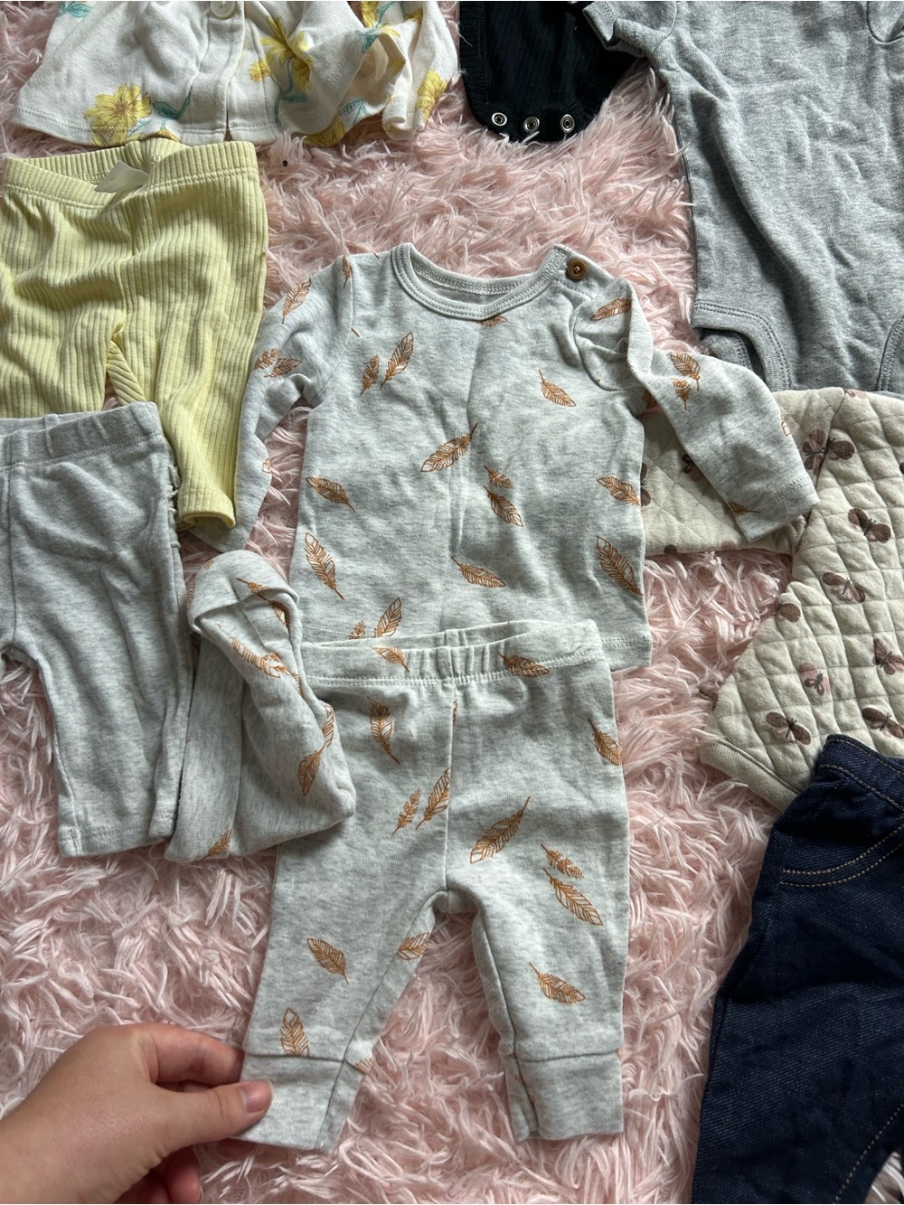 Newborn Carter's Outfit Bundle - Picture 12 of 14